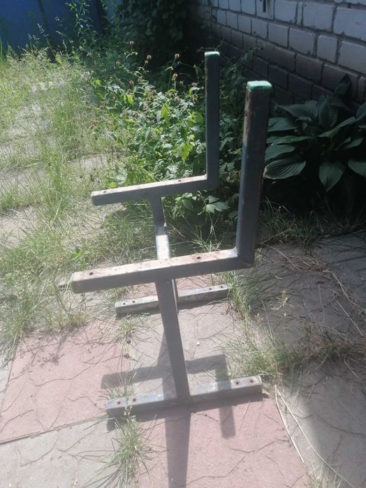 Продам стулья железные