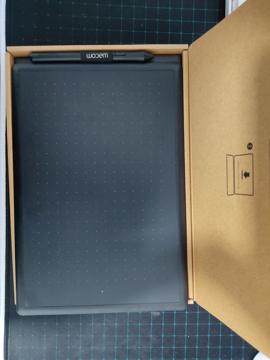 One by Wacom Digital Drawing Tablet, Medium Size **Nearly New**64738885440129123