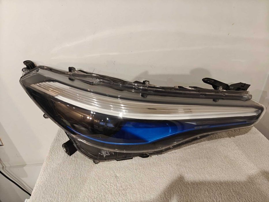 Lampa Prawy Przód LED Toyota Corolla Cross