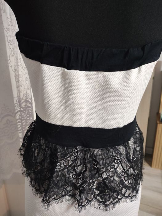 Krótka sukienka z baskinką S/M