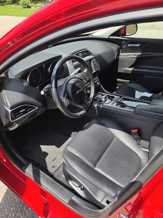 Jaguar XE 25t      2018