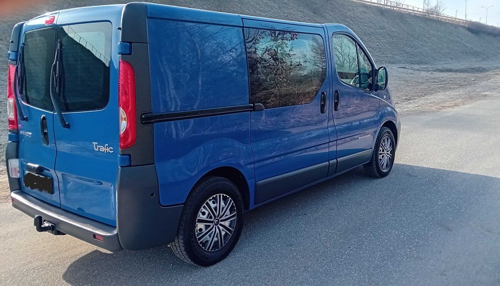 Renault Trafic  2.0 dCi 115 PS  2008r  Passenger , Klima ,Hak..