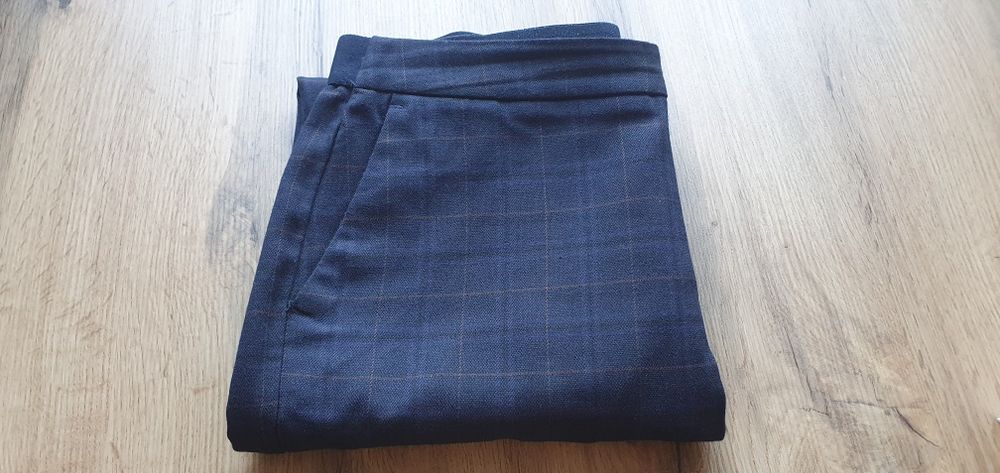 Eleganckie spodnie w kratę Reserved