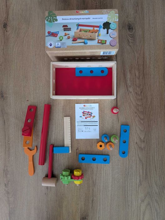 Zestaw drewnianych narzędzi dla chłopca