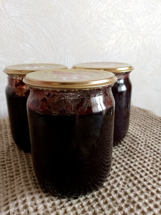 Варення домашнє з чорної смородини