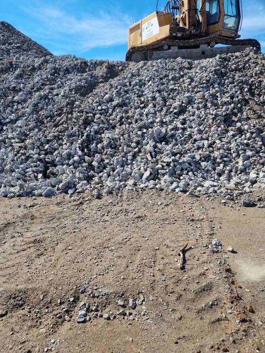 Бой бетона, цемент , песок , щебень, отсев