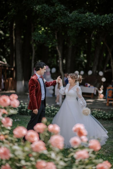 Весільна сукня з фатою і кільцями