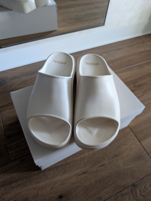 Шльопанці Pink, Victoria's Secret