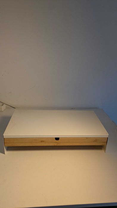 Suporte IKEA para Monitor ou Portátil com Gaveta em Bambu – Como Novo
