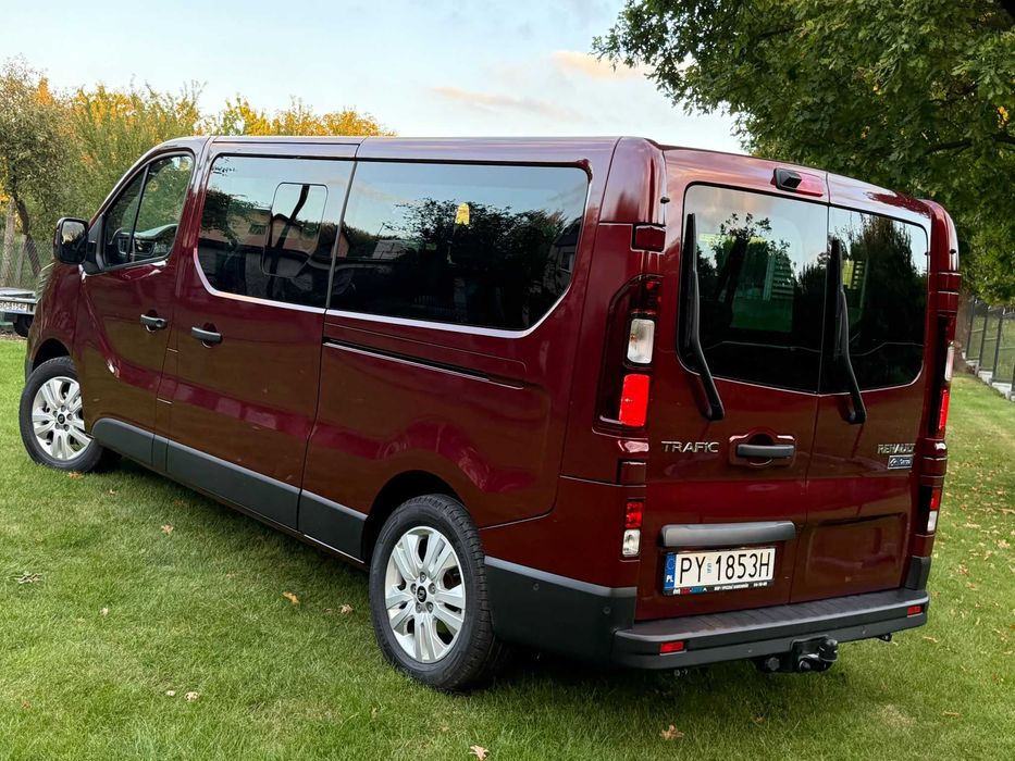 Wynajem Bus Renault Trafic 9 osób 2025 rok, LONG