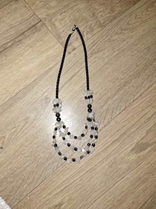 Продам украшения  ,  бусы,