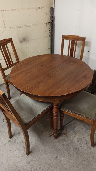 Zestaw stół plus krzesła