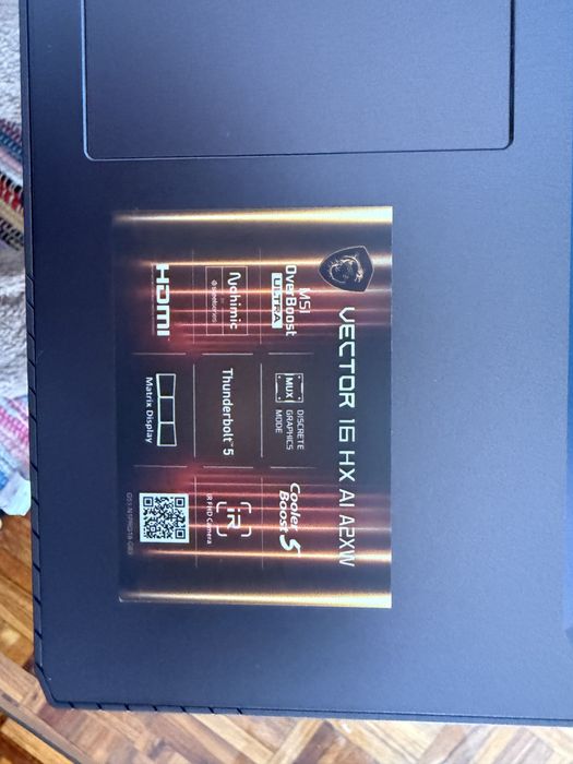 Laptop msi VECTOR16 hx ai