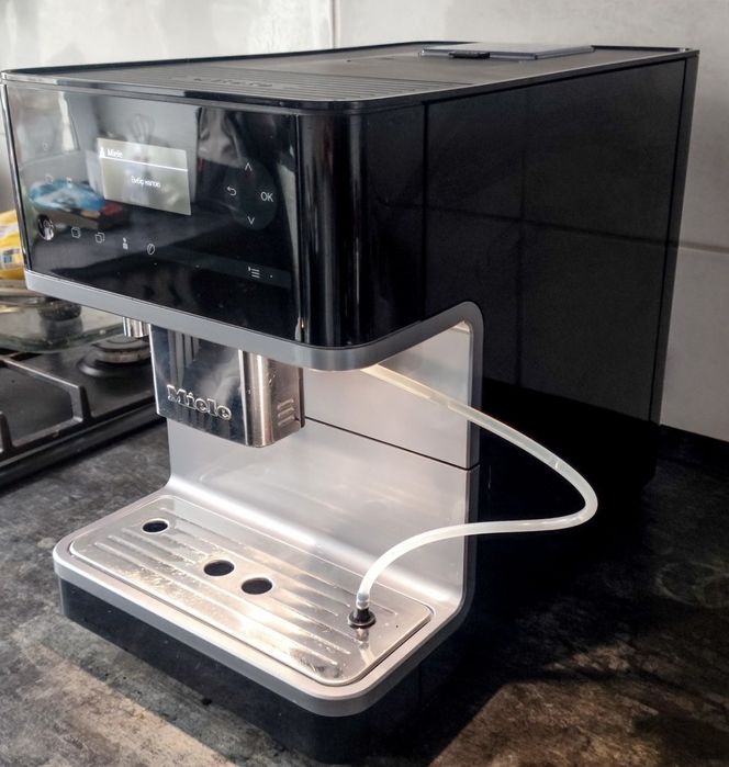 Кавомашина Miele CM 6300