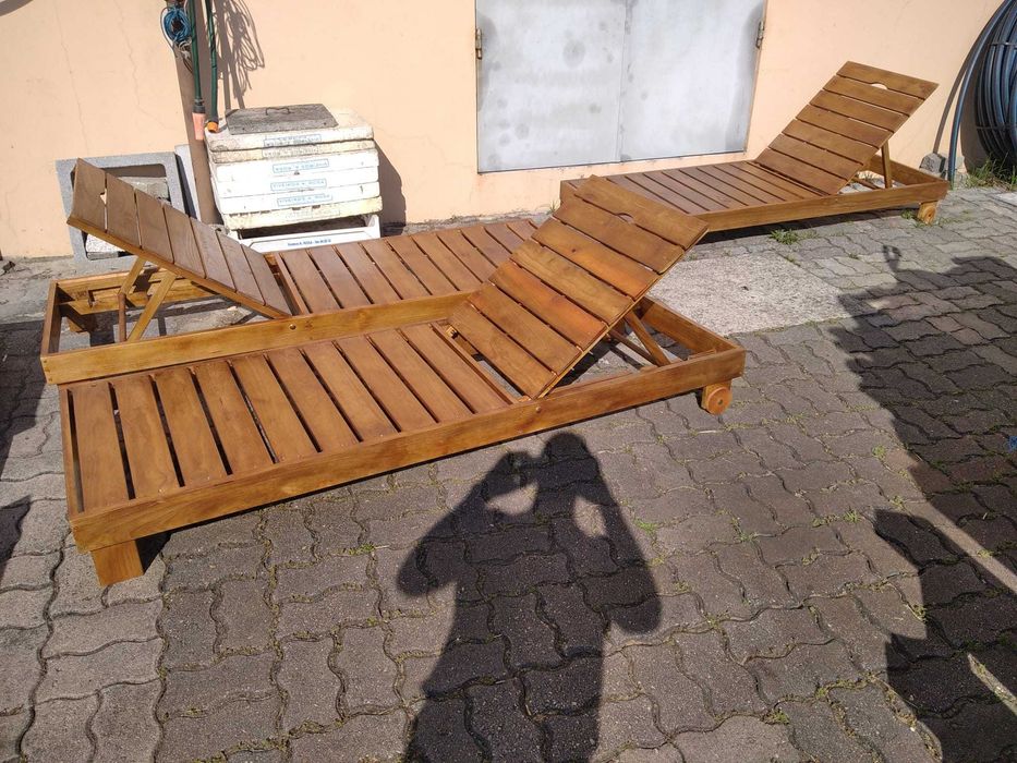 Espreguiçadeiras em Madeira de Pinho Tratado