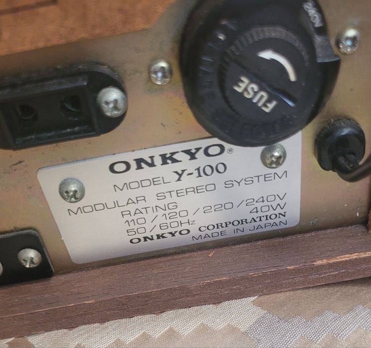 Gira  discos    LP - MODELO Y100  E SINTONIZADOR