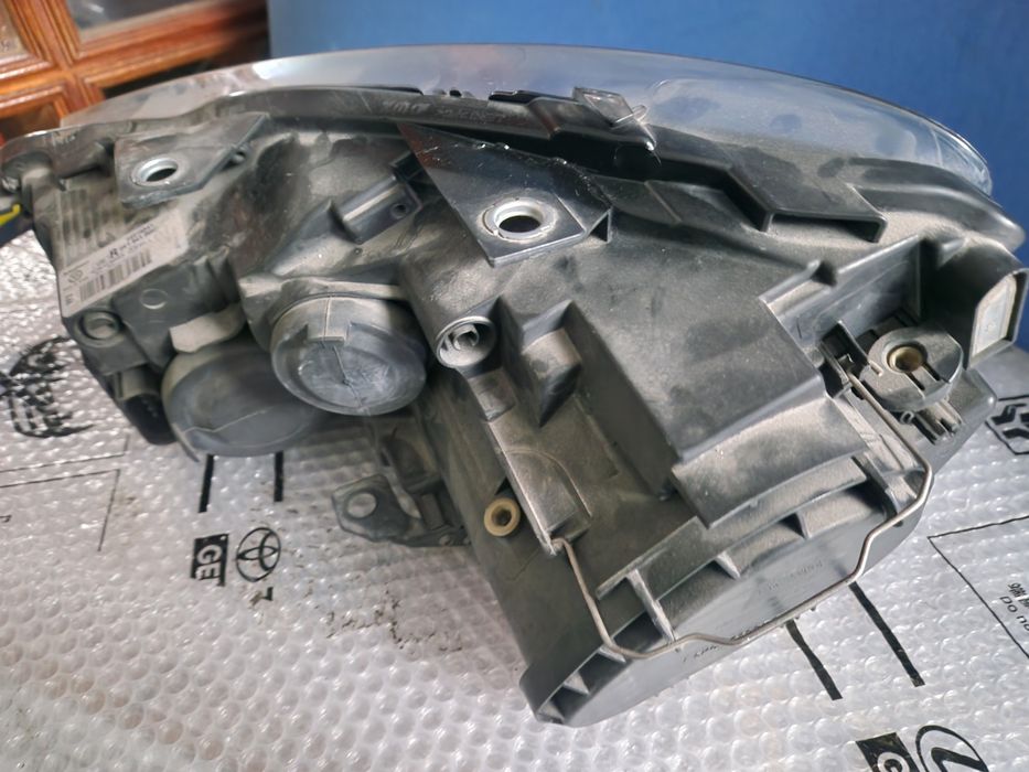 Farol VW Golf VI direito