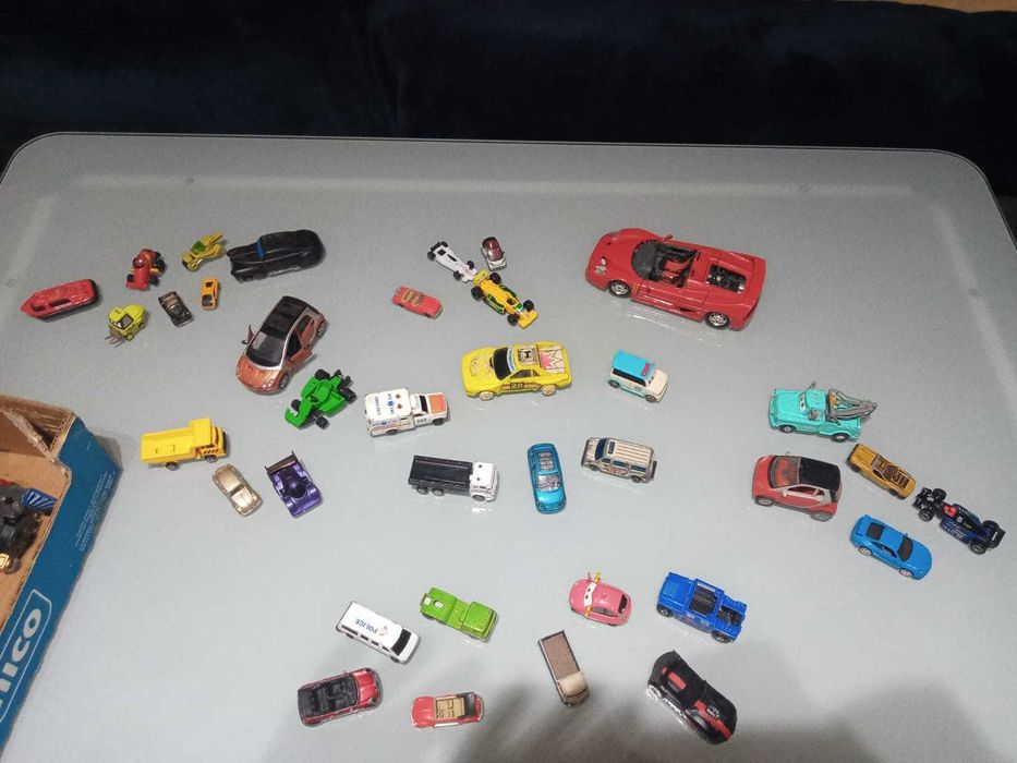 Lote de 40 carrinhos varios tamanhos