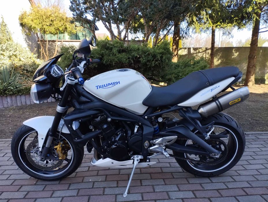 TRIUMPH STREET Triple 675 Rok 2010 Arrow