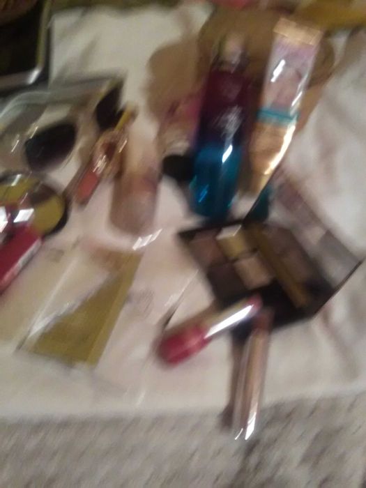 Kosmetyki, okulay przeciwsłoneczne,cienie etc..