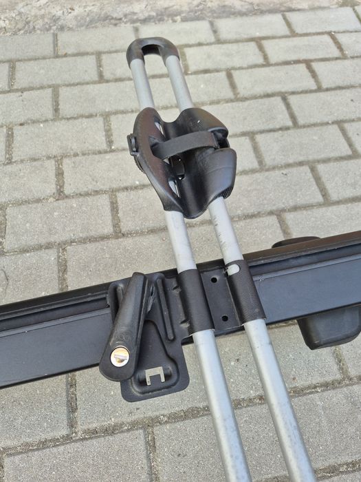 Belki dachowe Thule Evo z uchwytami na rowery