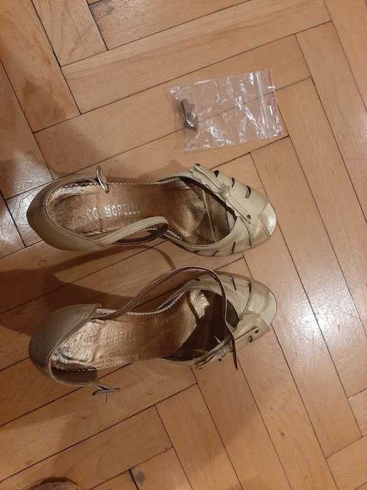 Złote, skórzane buty, 38. Obcas