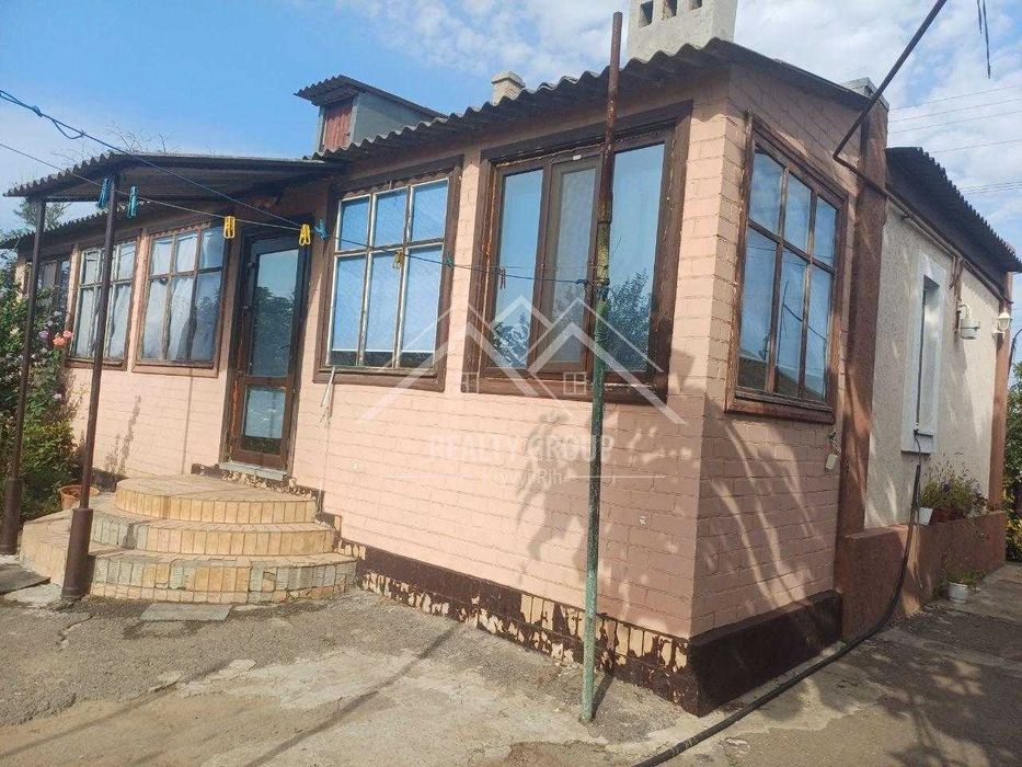Продаж будинку в с. Вільне з меблями, технікою, басейном та гаражем .