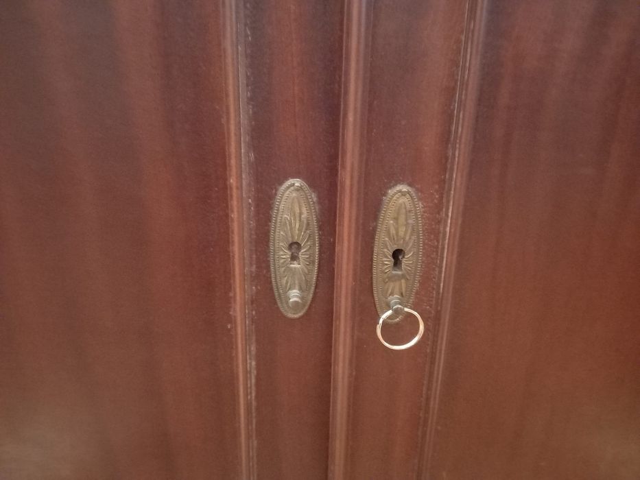 Estante com armario  madeira