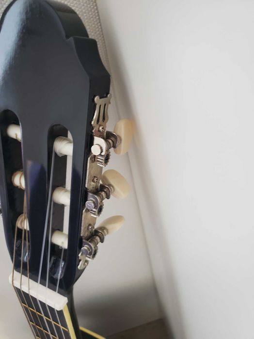 классическая новая гитара черная