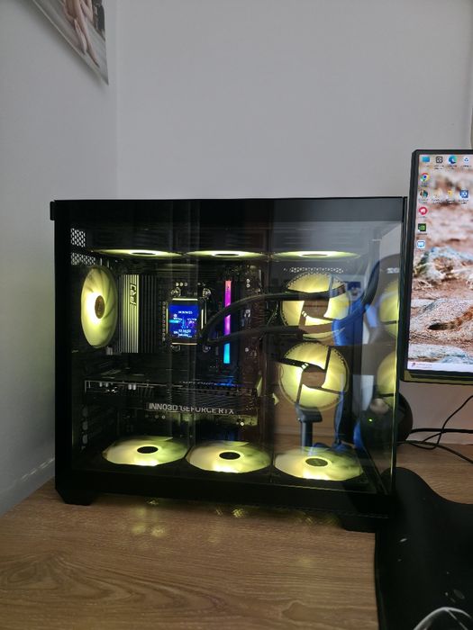 PC Gamer + Monitor AGON LOL edition