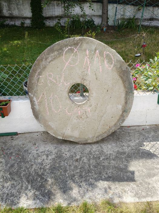 POKRYWY BETONOWE  DO KRĘGÓW fi 110  na 10 cm. Grube