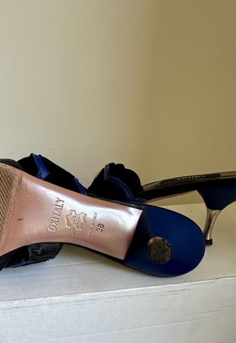 Eleganckie klapki na obcasie