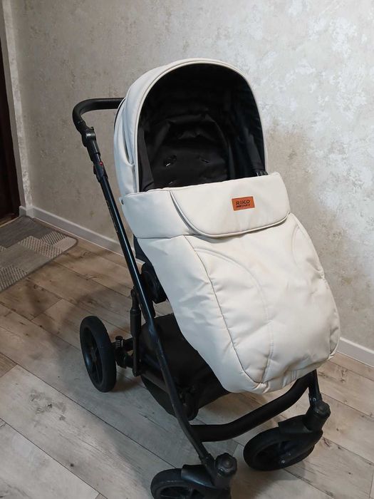 Продам каляску 2 в 1. В комплекті дощовик, москітна сітка.