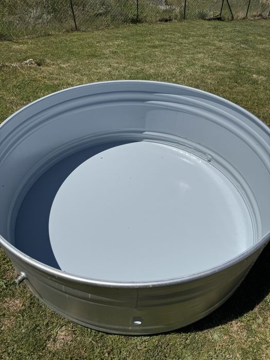 Piscina de metal / latão da marca Tankkd