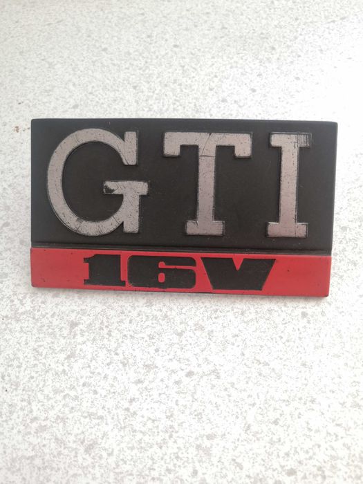 Gti значок в решётку