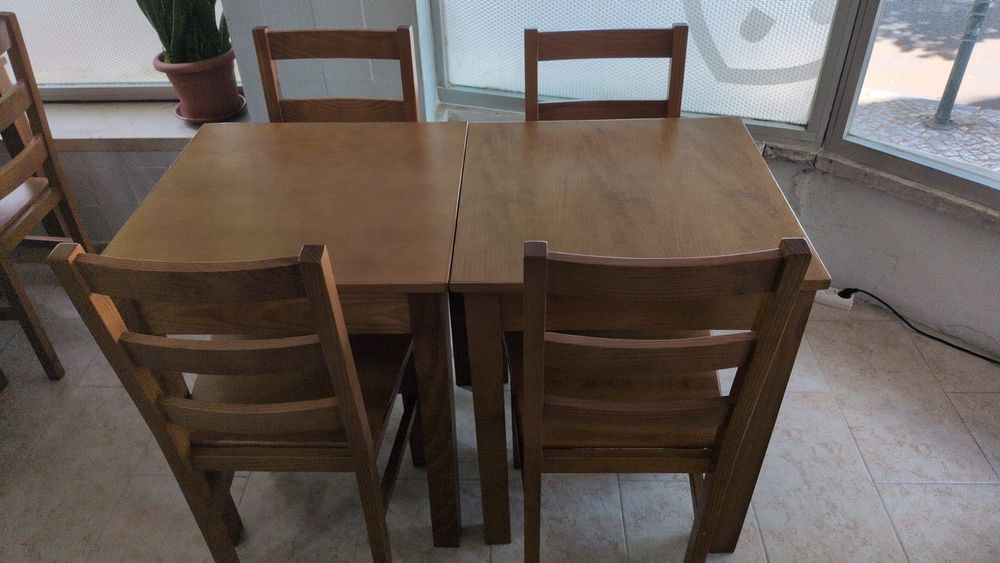 Mesa em Madeira + 2 Cadeiras