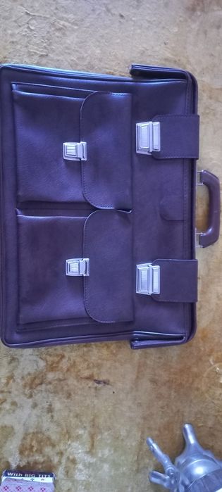 Портфель кожанный новый