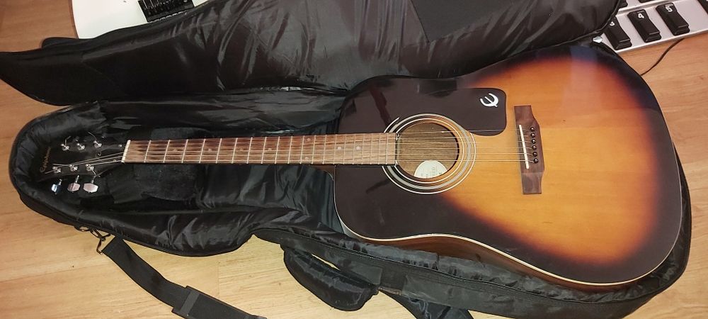 Pokrowiec na gitarę akustyczną wodoodporny ,piankowy Rockbag