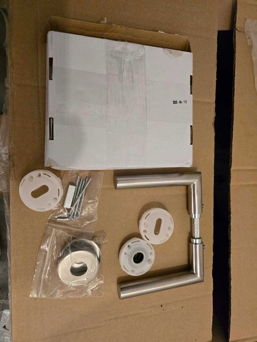 okucie drzwiowe klamka