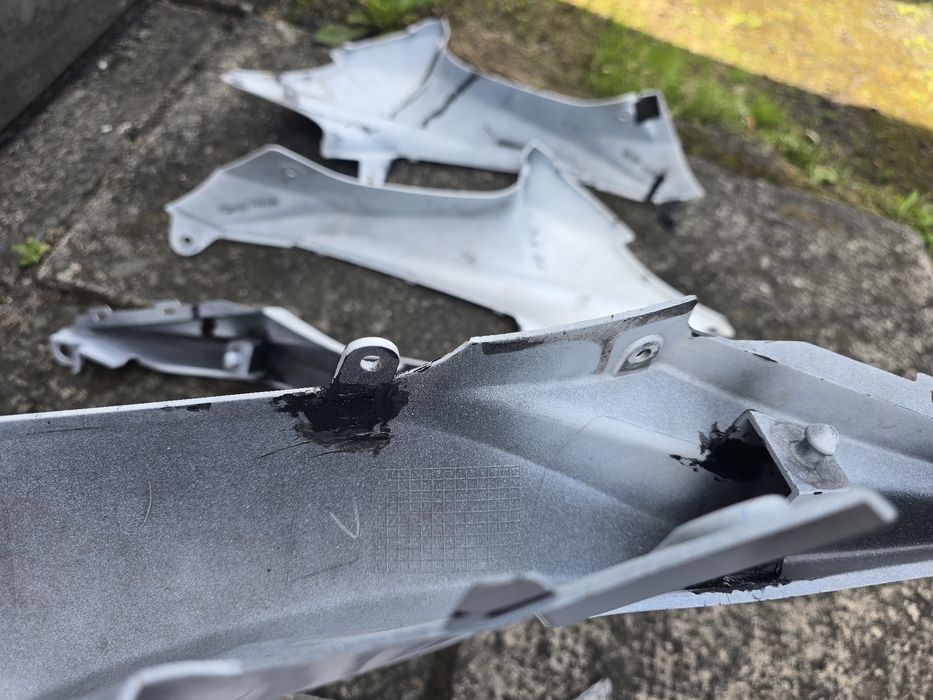 Plastiki do Suzuki gsx-r1000 k9 i przełącznik prawy