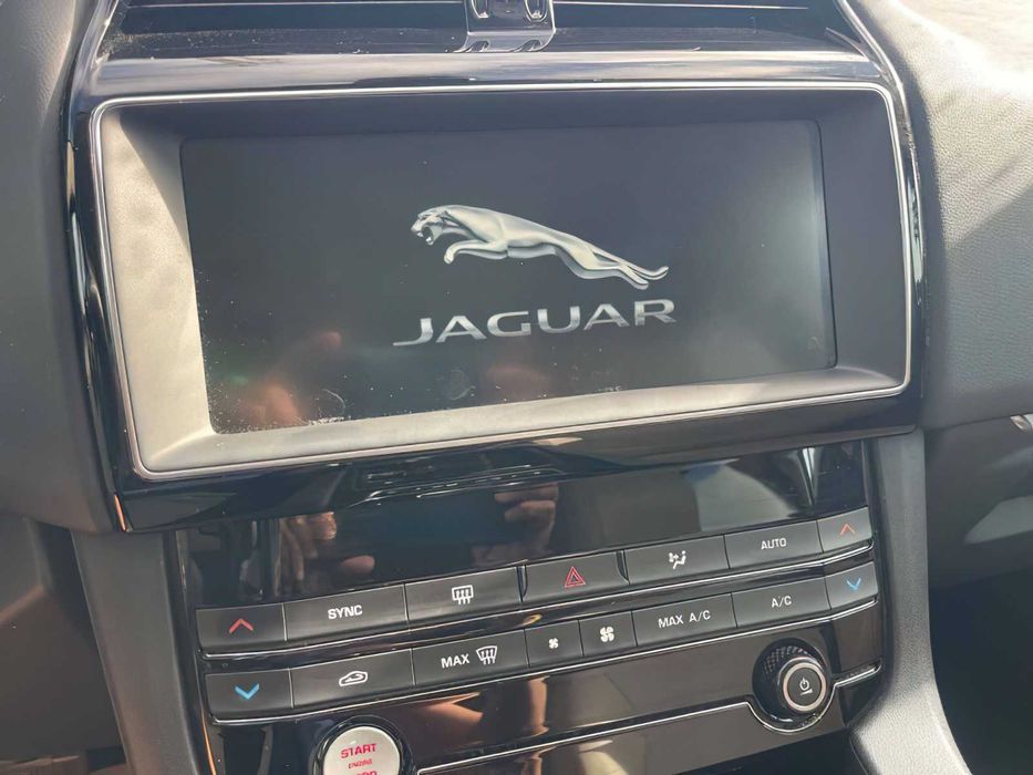 Jaguar F-PACE      2020