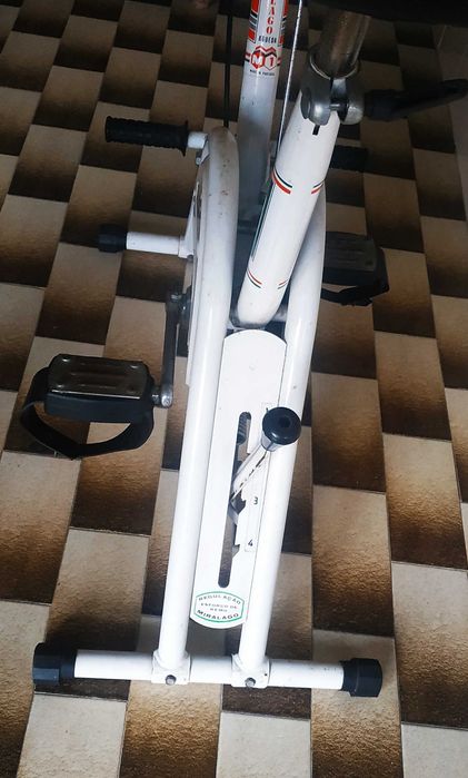 Bicicleta estática, como nova,não utilizada.