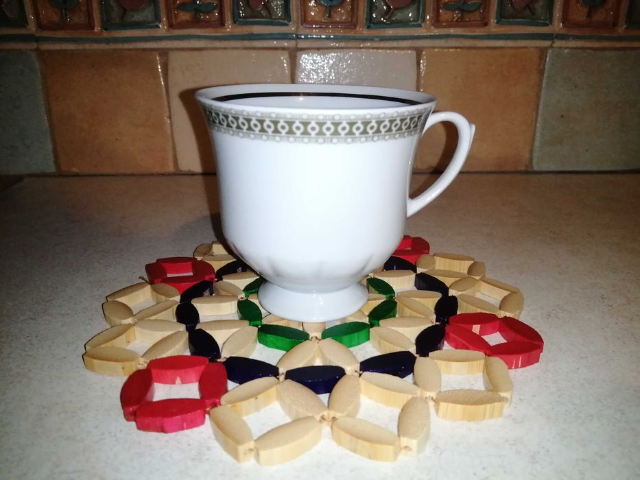 Filiżanka ze spodkiem-porcelana kanelowana wzór-Chodzież-stan ideał.