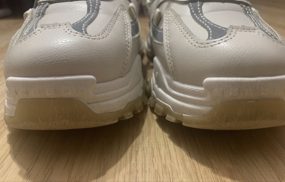 Кросівки жіночі 37-38