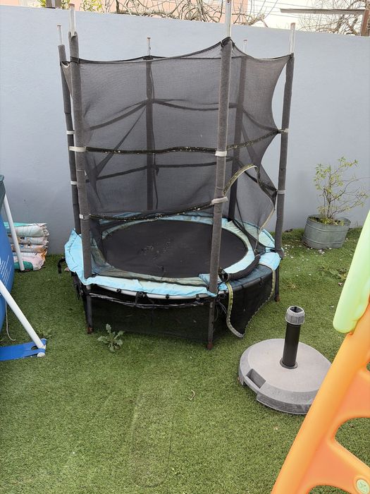 Escorrega Crianças + oferta de trampolim