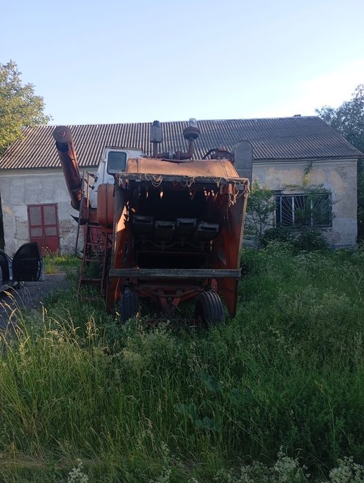 Зерновий комбайн Нива