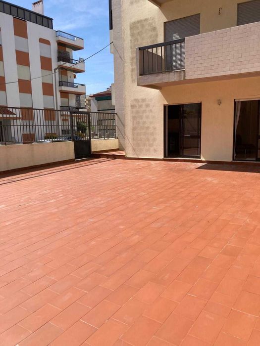 Apartamento T1 com Terraço privado e garagem