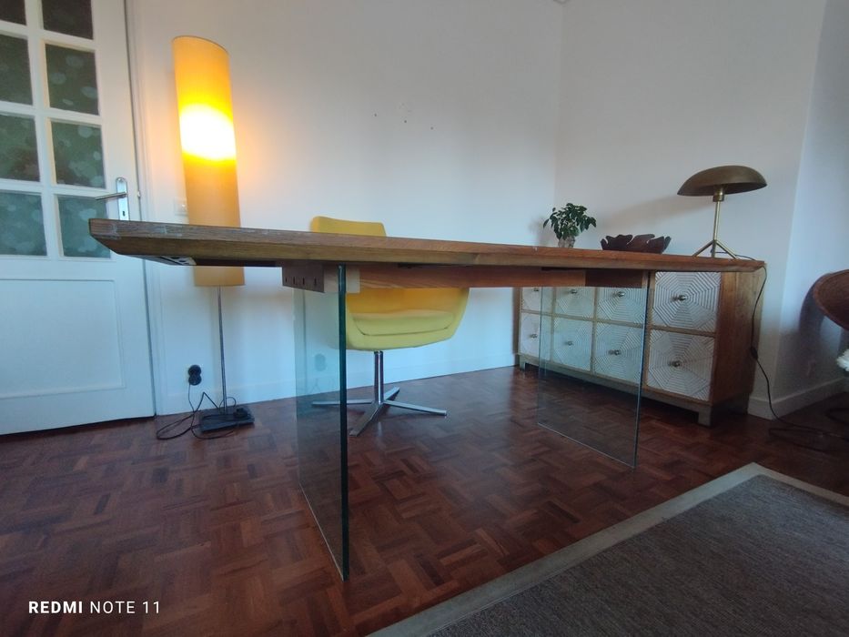 Mesa Float em madeira maciça