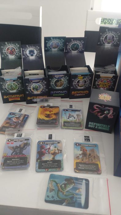 Sprzedam/zamienię - gra karciana MINDBUG Big Box PL