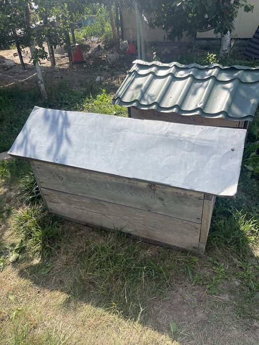 Продам дерев’яні будки для собак – 2 шт.